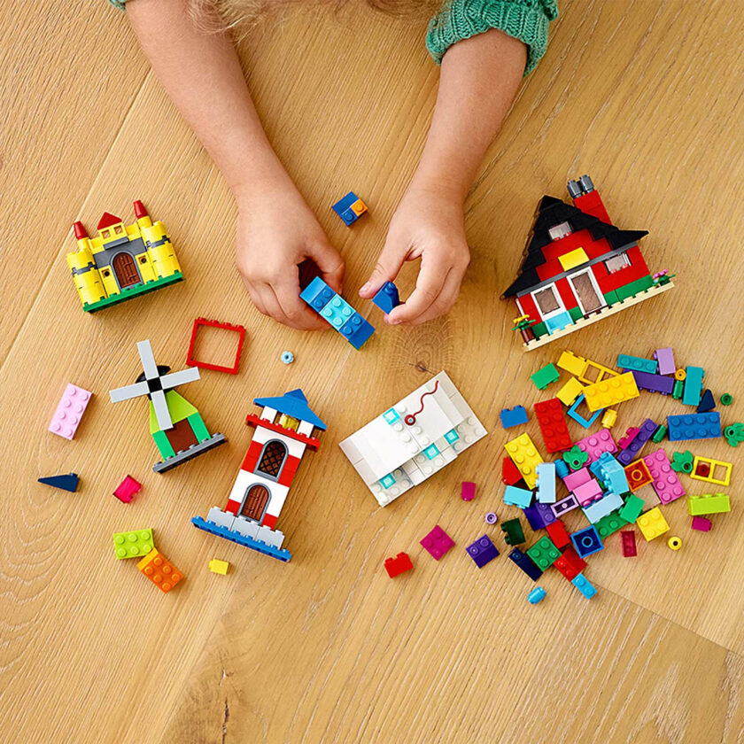 Lego-Classic Bricks And Houses 270 Pieces