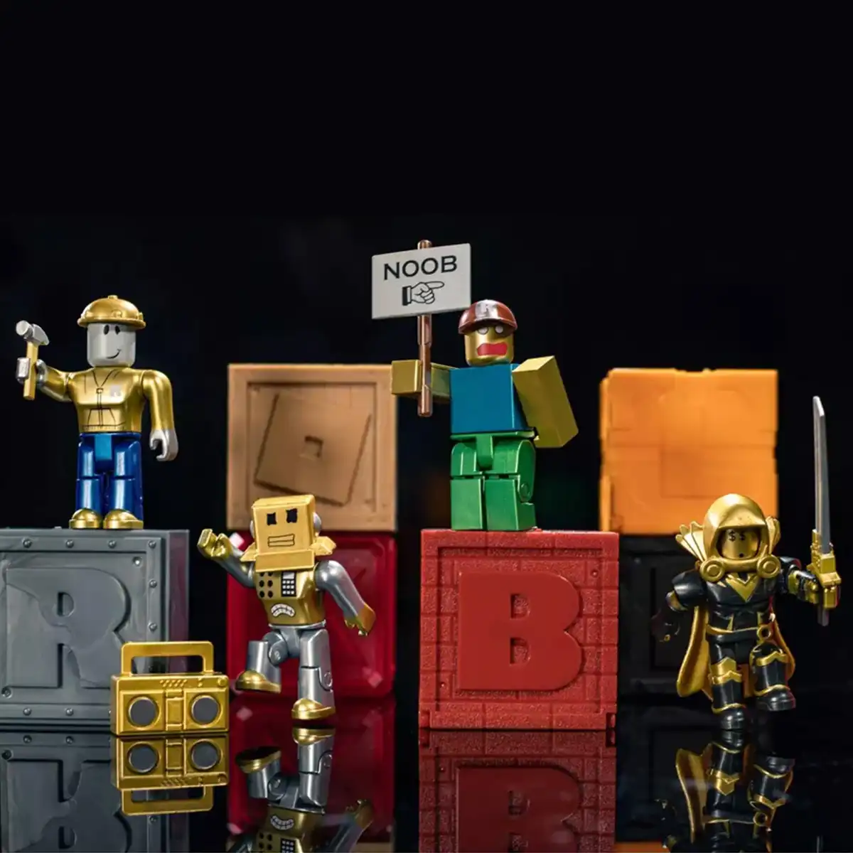 Roblox Series 1 Classics 12 figure pack - includes: builderman