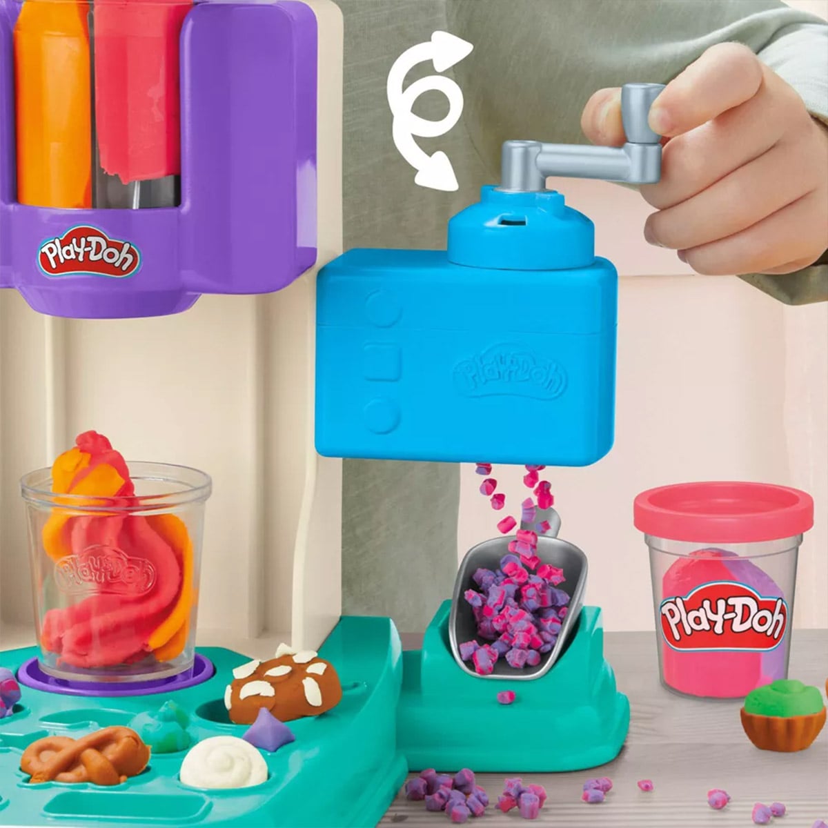 Hasbro Play-Doh Rainbow Swirl Ice Cream Playset - Image 4