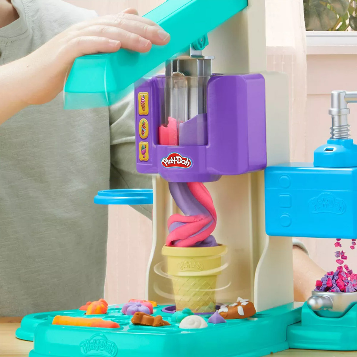 Hasbro Play-Doh Rainbow Swirl Ice Cream Playset - Image 5