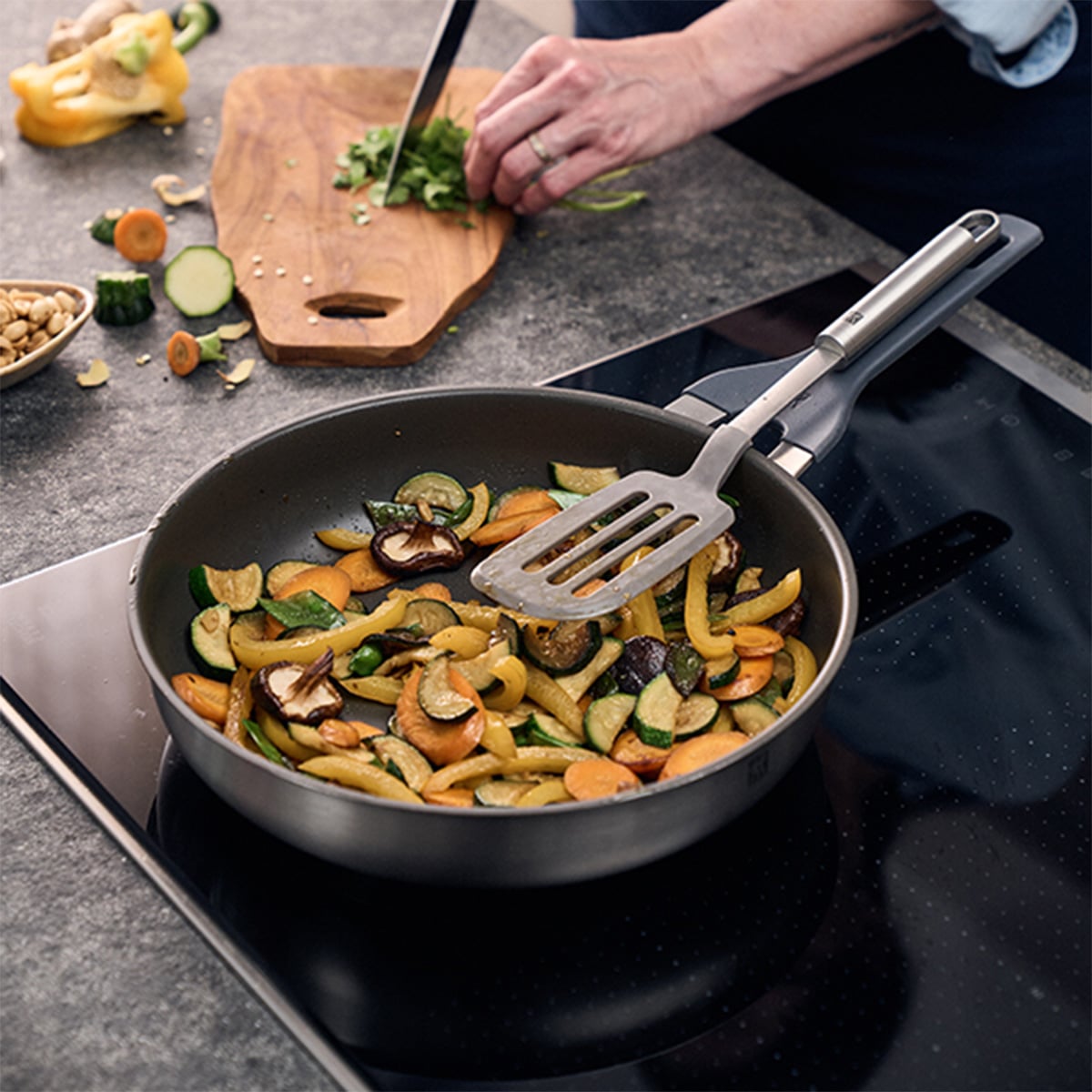 Zwilling Simplify Pan With Silicone Handle 24 CM - Image 7