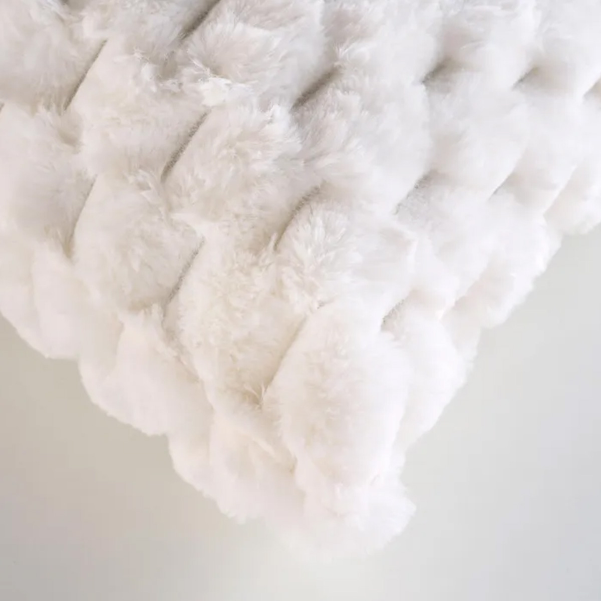 U10 Decorative Cushion Faux Fur 45x45 CM - Image 3