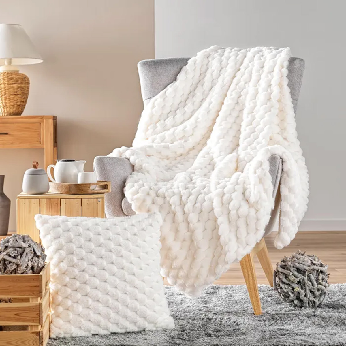 U10 Decorative Cushion Faux Fur 45x45 CM - Image 4