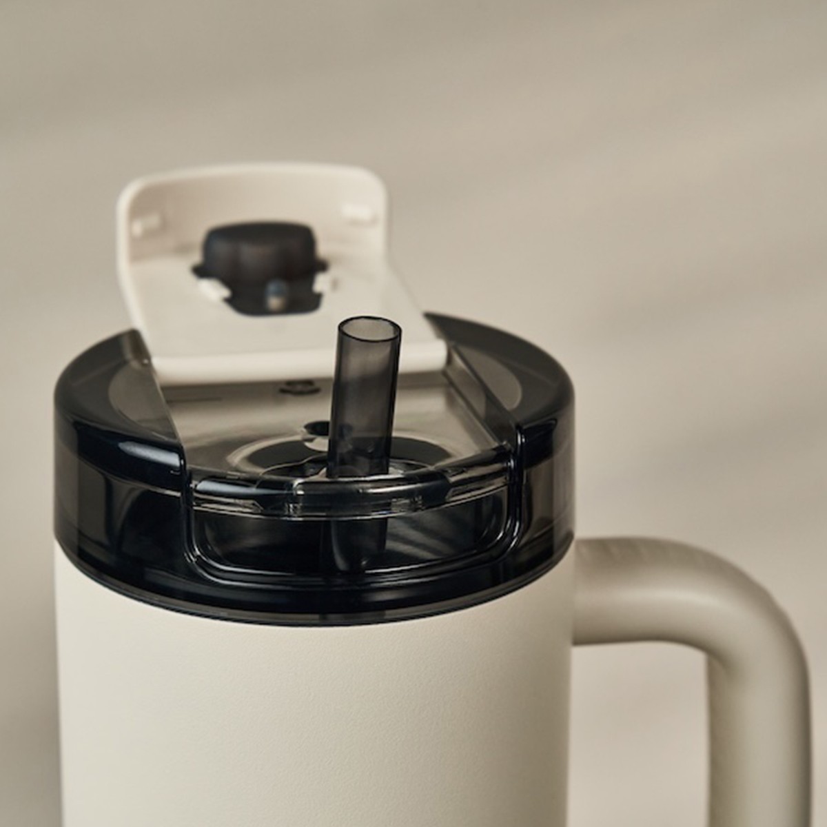 Zwilling Thermo Plus Thermos Mug With Straw 900 ML - Image 5