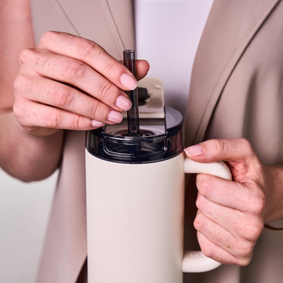 Zwilling Thermo Plus Thermos Mug With Straw 900 ML - Image 6