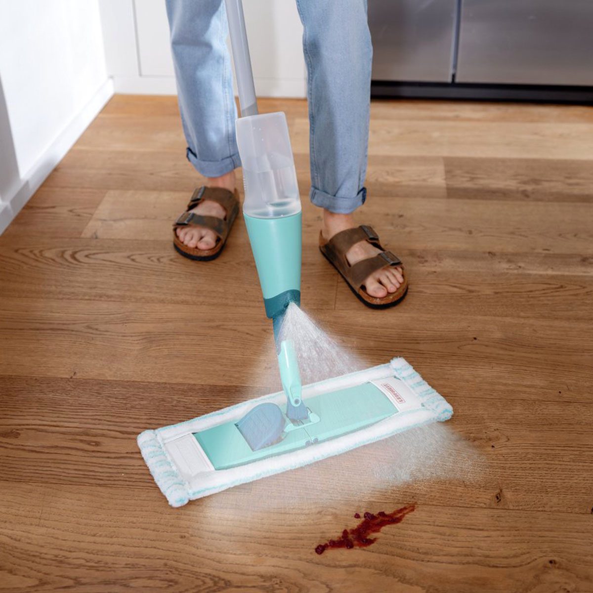 Leifheit Easy Spray Floor Wiper With Spray Function 130 CM - Image 4